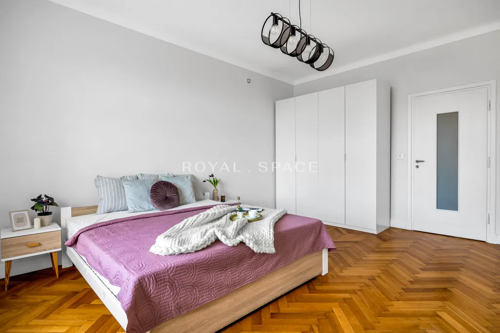 Jasny apartament w kamienicy \"Dom bez Kantów\" 