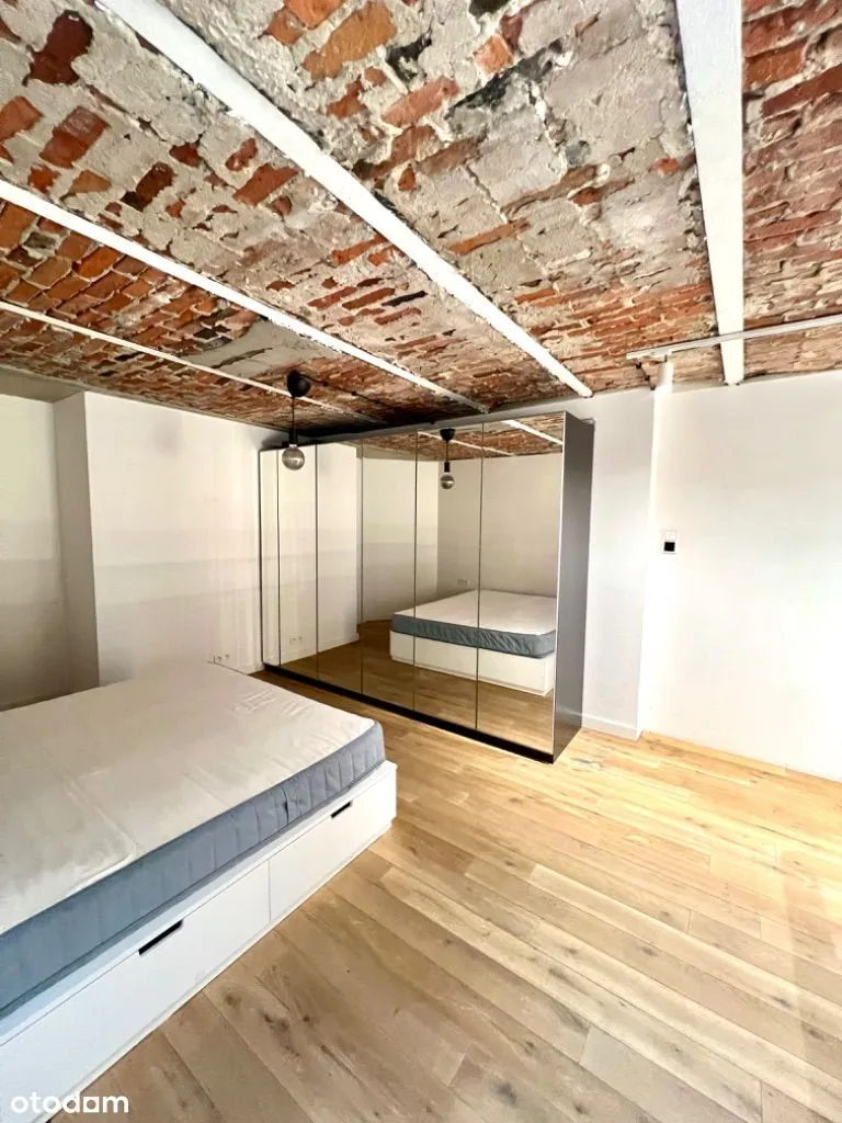 Przestronny dwupokojowy loft 55m2 / Praga, Koneser