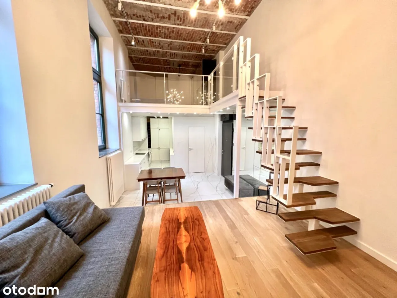 Przestronny dwupokojowy loft 55m2 / Praga, Koneser