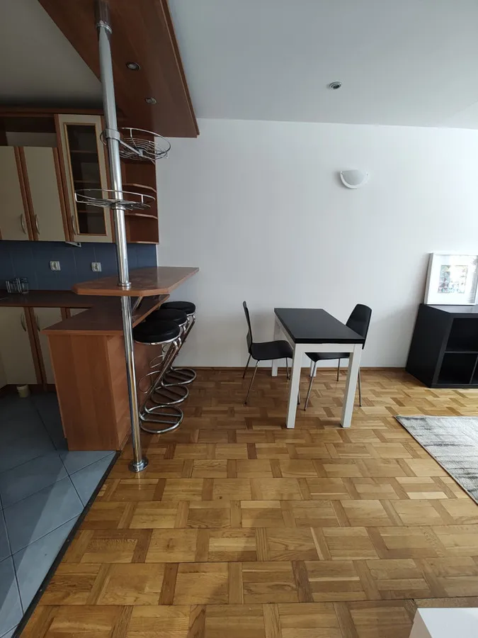 Przytulne 2-pokojowe mieszkanie dla singla lub pary / Cozy 1-bedroom apartment 