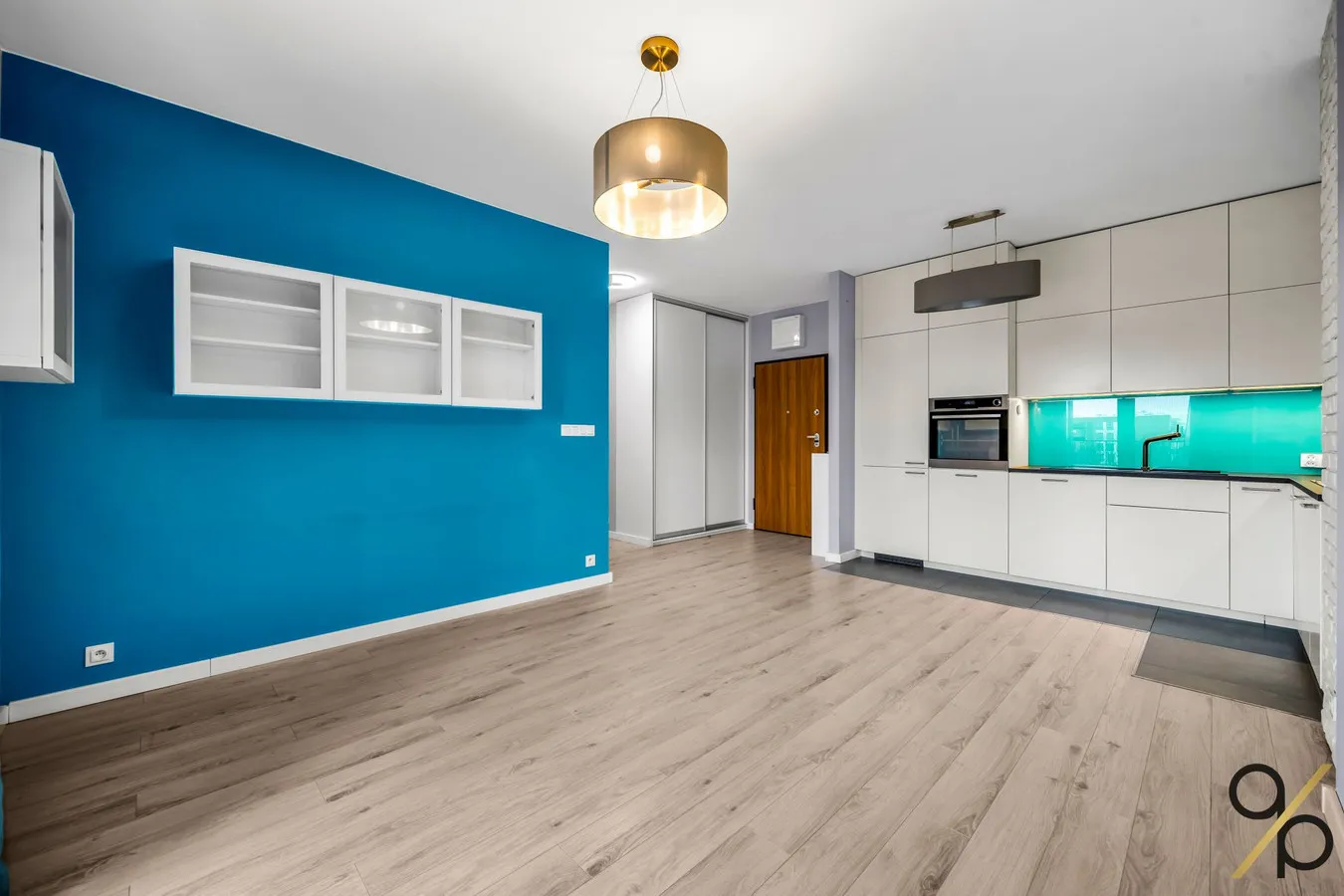 Przestronny apartament blisko metra, garaż 