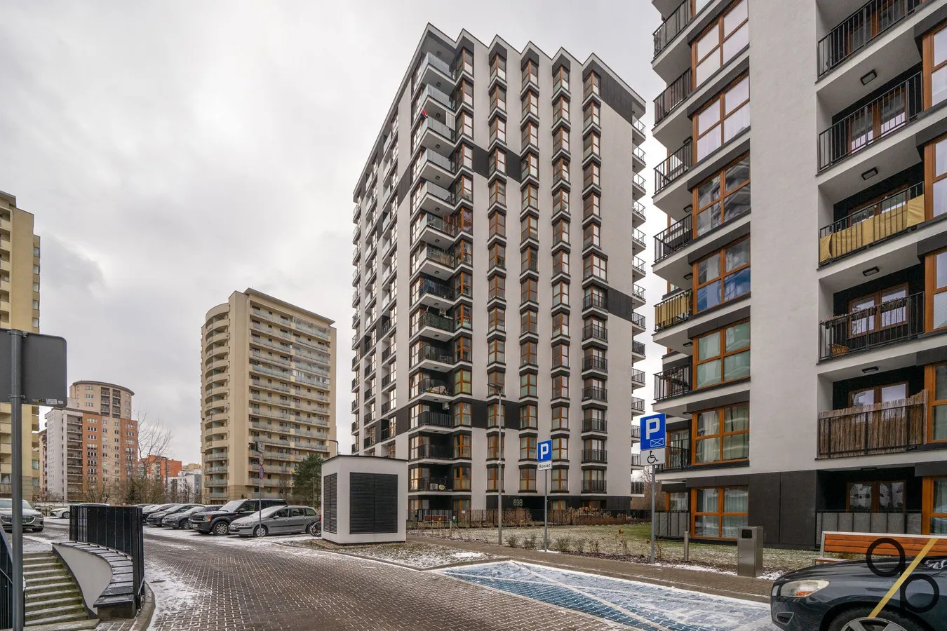 Przestronny apartament blisko metra, garaż 