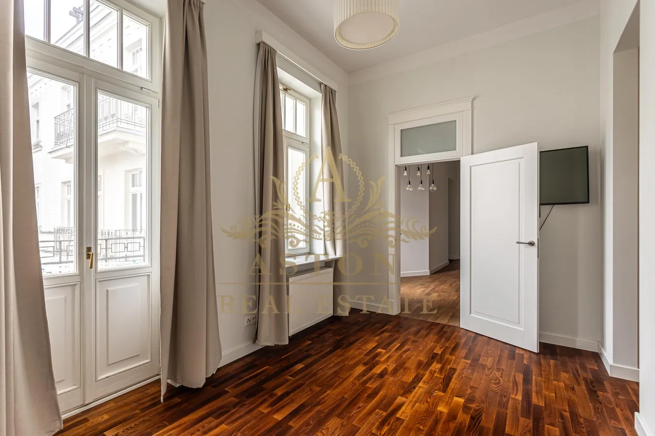 Apartament w zrewitalizowanej kamienicy przy Hożej 