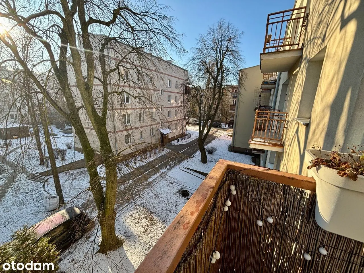 44m2, 2 pokoje, osobna kuchnia, balkon, piwnica