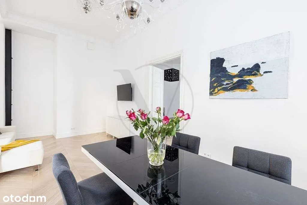 Elegancki Apartament w kamienicy Mokotowska 8 