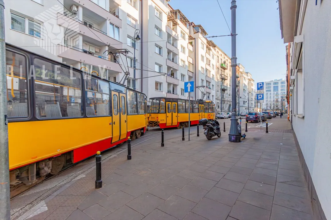 Dw. Wileński , 1 pokój , oddzielna kuchnia, balkon 