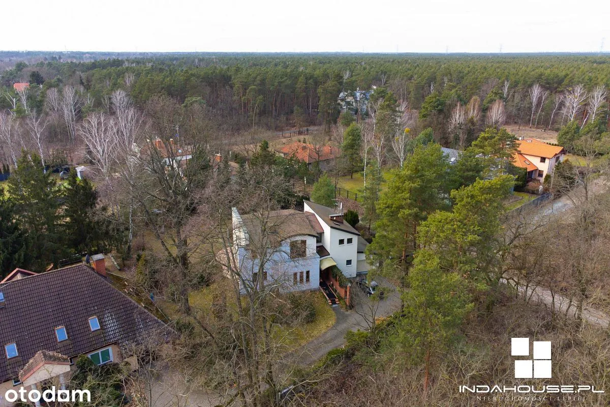 Jasny dom w Choszczówce z panoramicznymi oknami i