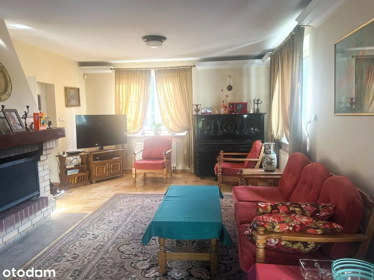 Funkcjonalny dom 5 sypialni i salon z ogrodem.