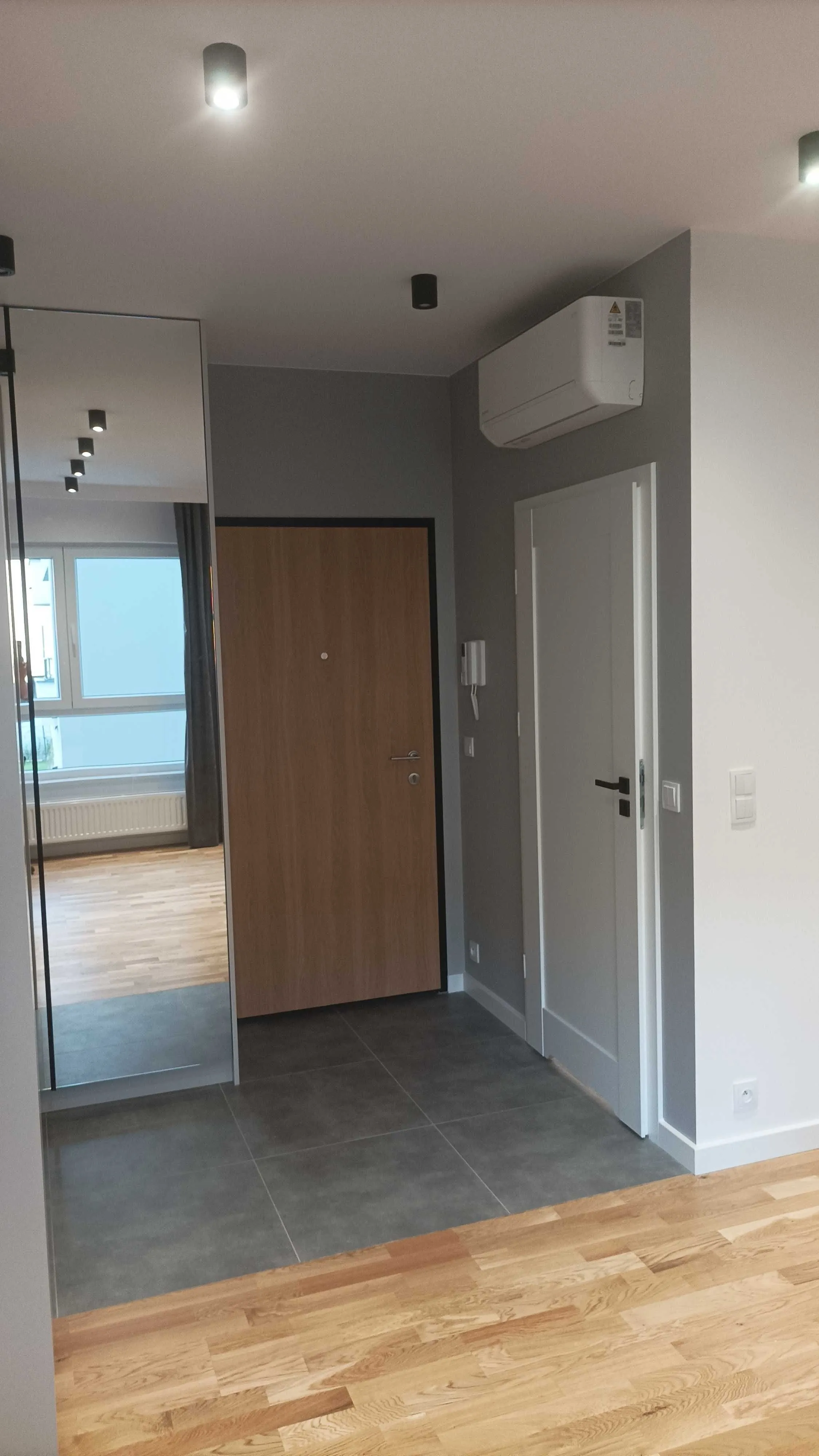 2 Pokojowy Apartament - Równoległa, Miejsca w Garażu/Klimatyzacja 