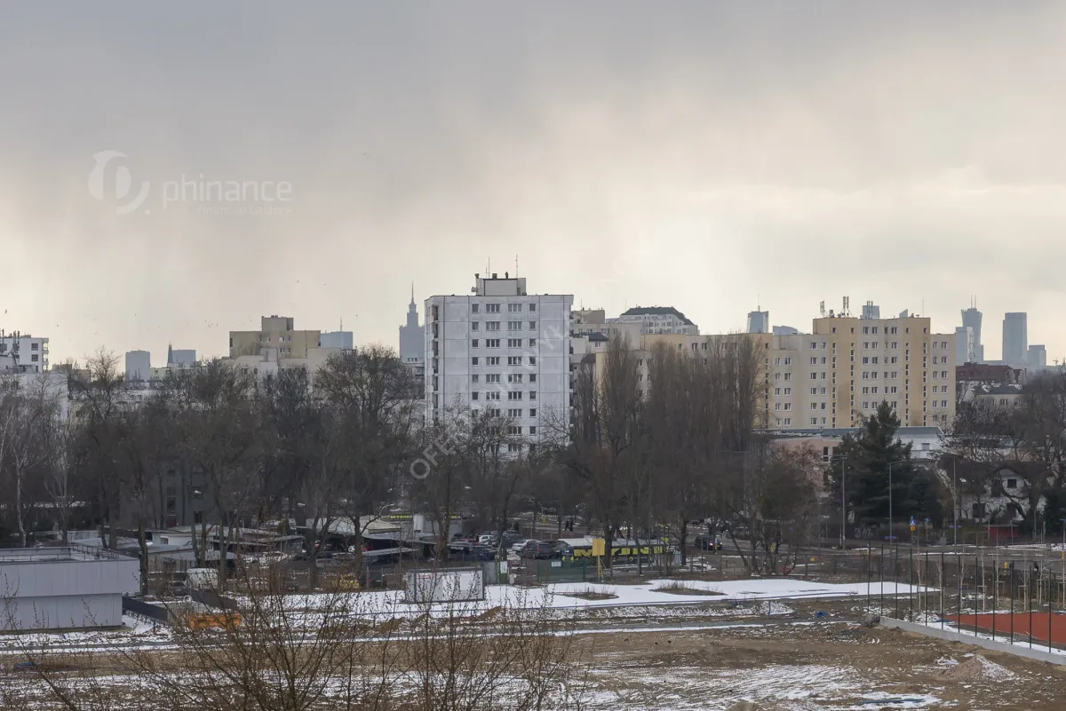 3 pokoje+balkon, oddzielna kuchnia. 450m do metra 