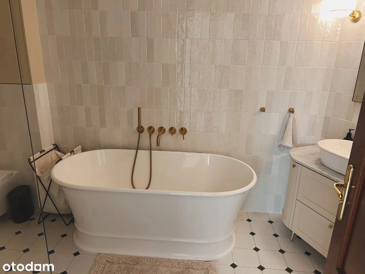 Apartament w kamienicy obok Teatru Ochoty