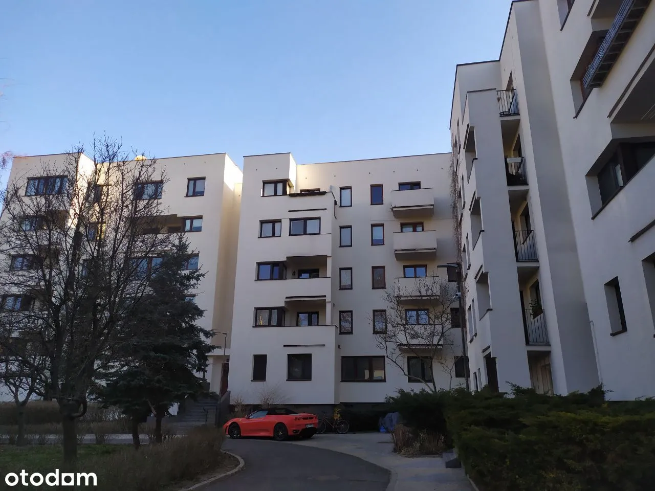 Perełka - dwupiętrowe. Zamkniete osiedle, parking.