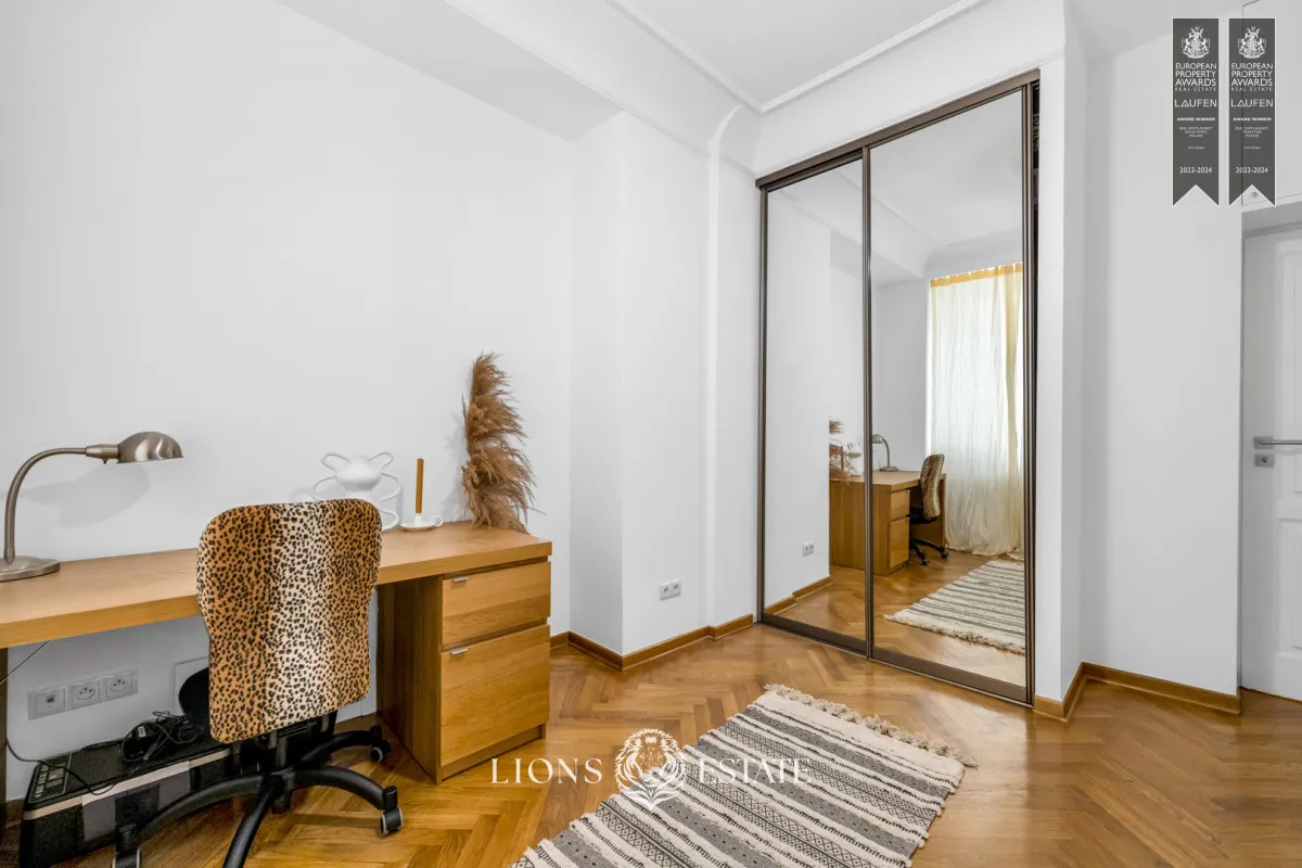 Apartament w zabytkowej kamienicy na Flory 