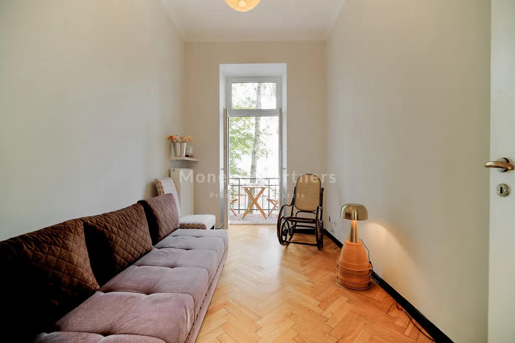 Duży elegancki apartament w odnowionej kamienicy 