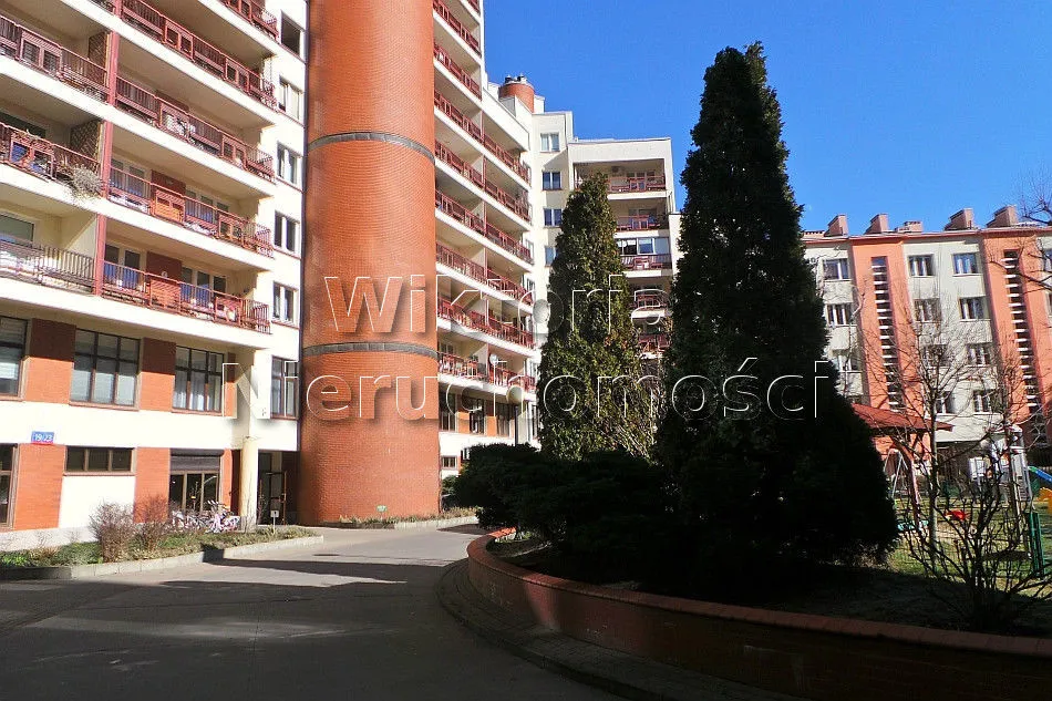 Apartament z dużym balkonem idealnie cichy 