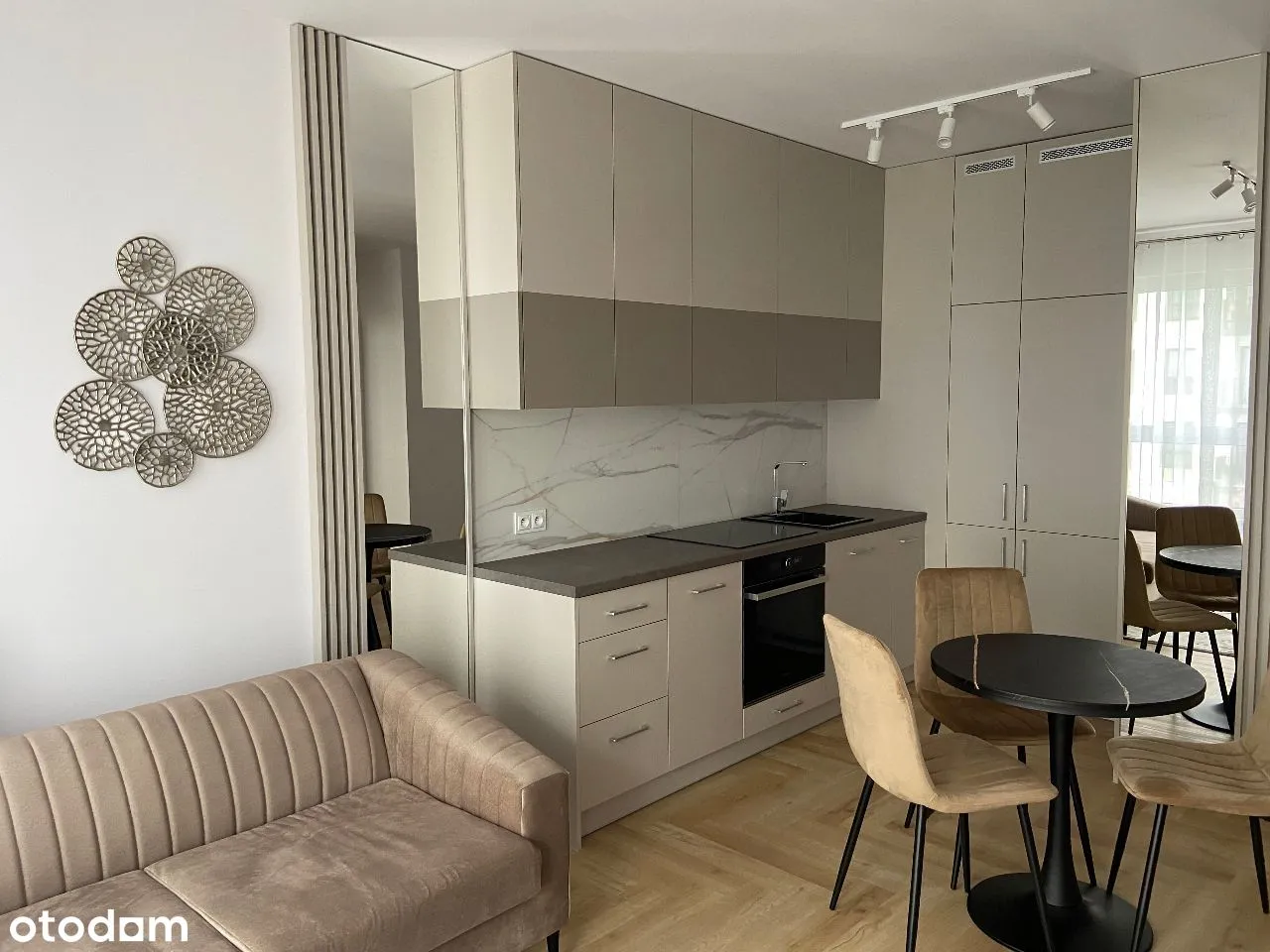 New beautiful 2room apartment with garage Directly