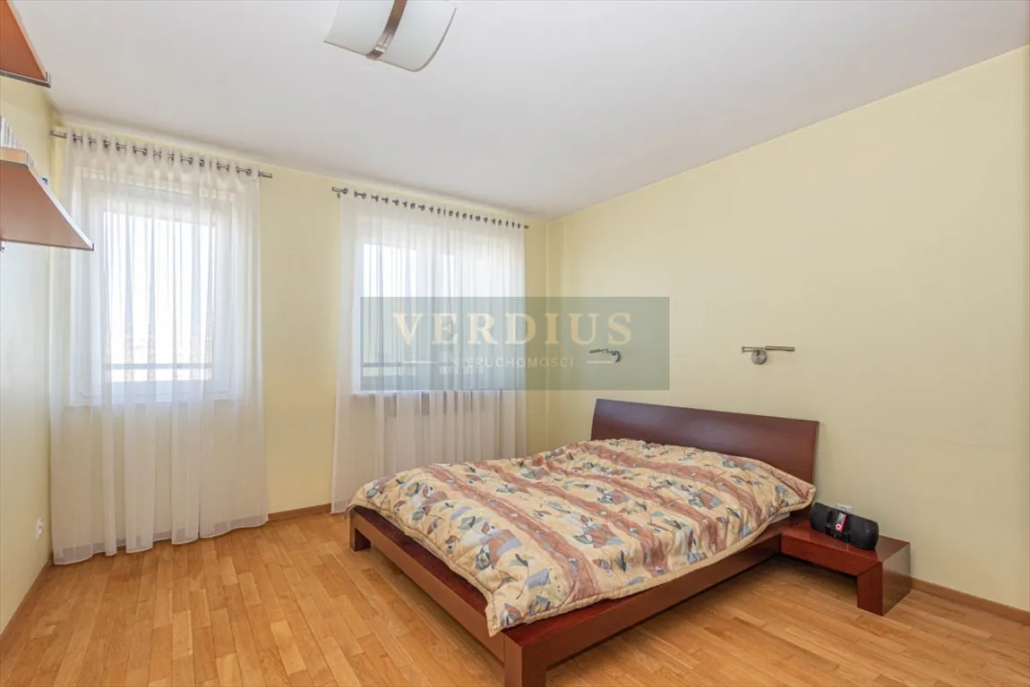 80m2, cudowny widok, 2 miejsca parkingowe, 3 pokoj 