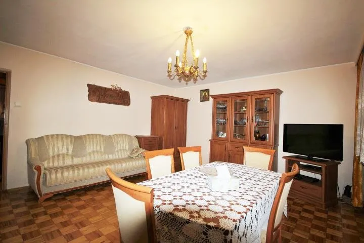 Dwupokojowe z oddzielną kuchnią,balkonem przy SKM 