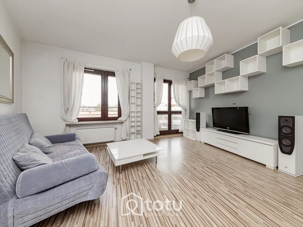 Dwupokojowe mieszkanie, duży balkon, garaż 