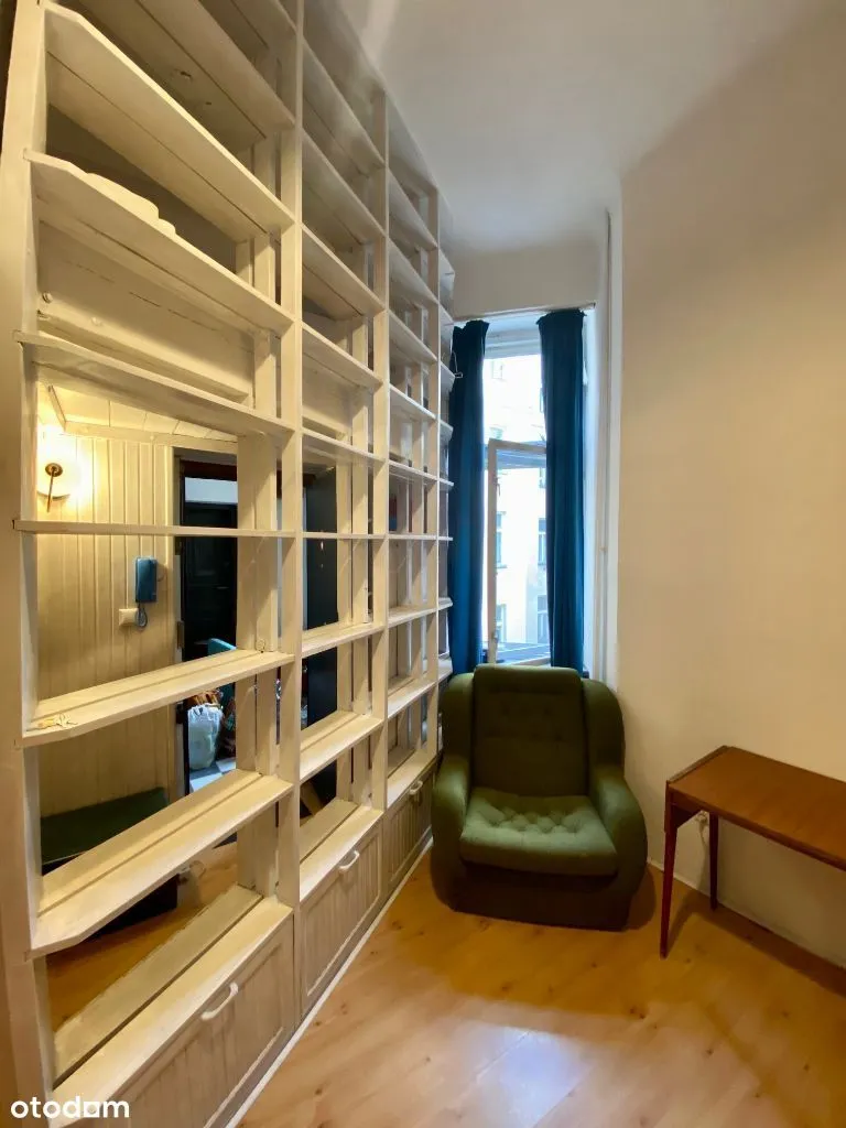 Przedwojenna kamienica w centrum - sufit 3,6