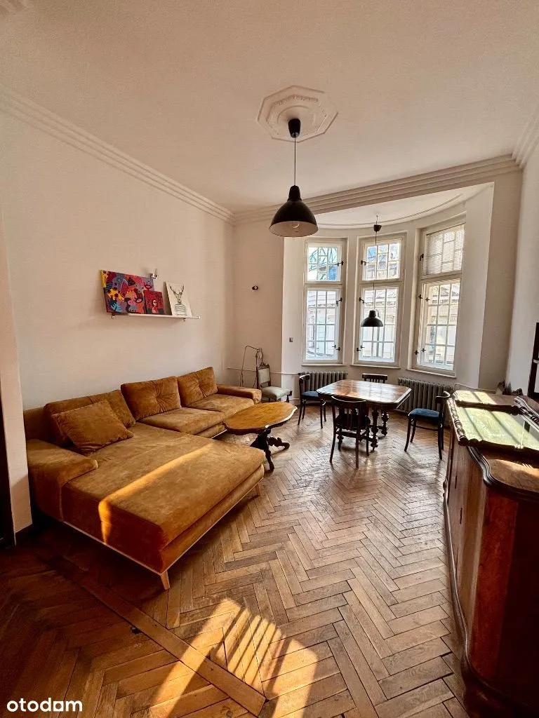 Przedwojenna kamienica w centrum - sufit 3,6