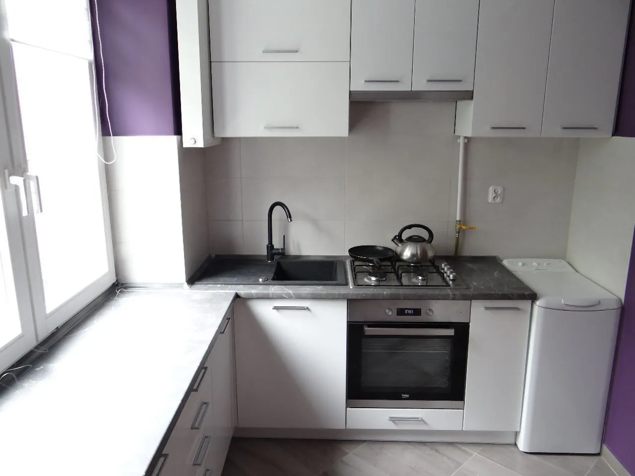 Jednopokojowe, balkon, winda, widna kuchnia, metro