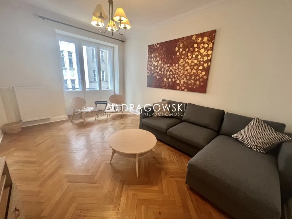 Apartament w przedwojennej kamienicy z windą 