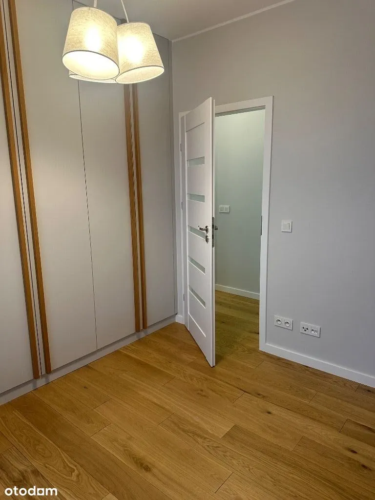 Piękne Mieszkanie w Apartamentowcu Metro Stokłosy
