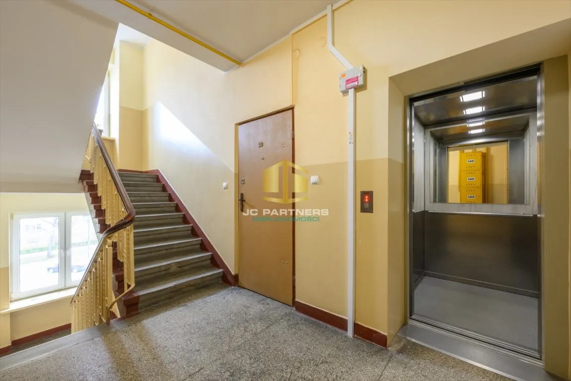metro *loggia* odnowiona kamienica z windą* 52m2* 