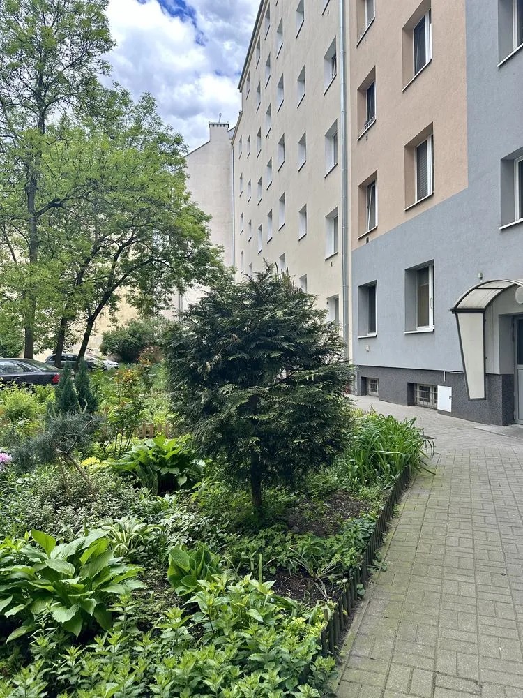 OCHOTA blisko PL. Narutowicza cegła , ciche, wysokie 39 m2 , jasne 6p/6p 