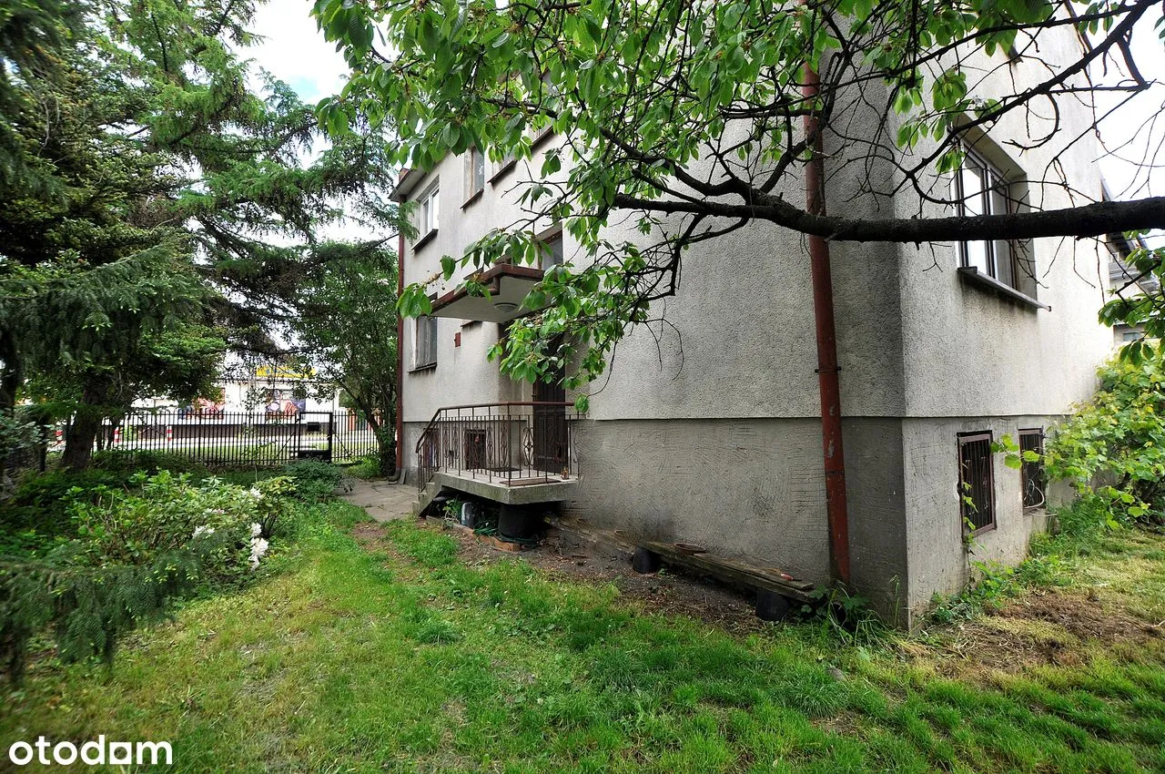 Dom z dużym potencjałem aranżacyjnym w pobliżu metra na Zaciszu.