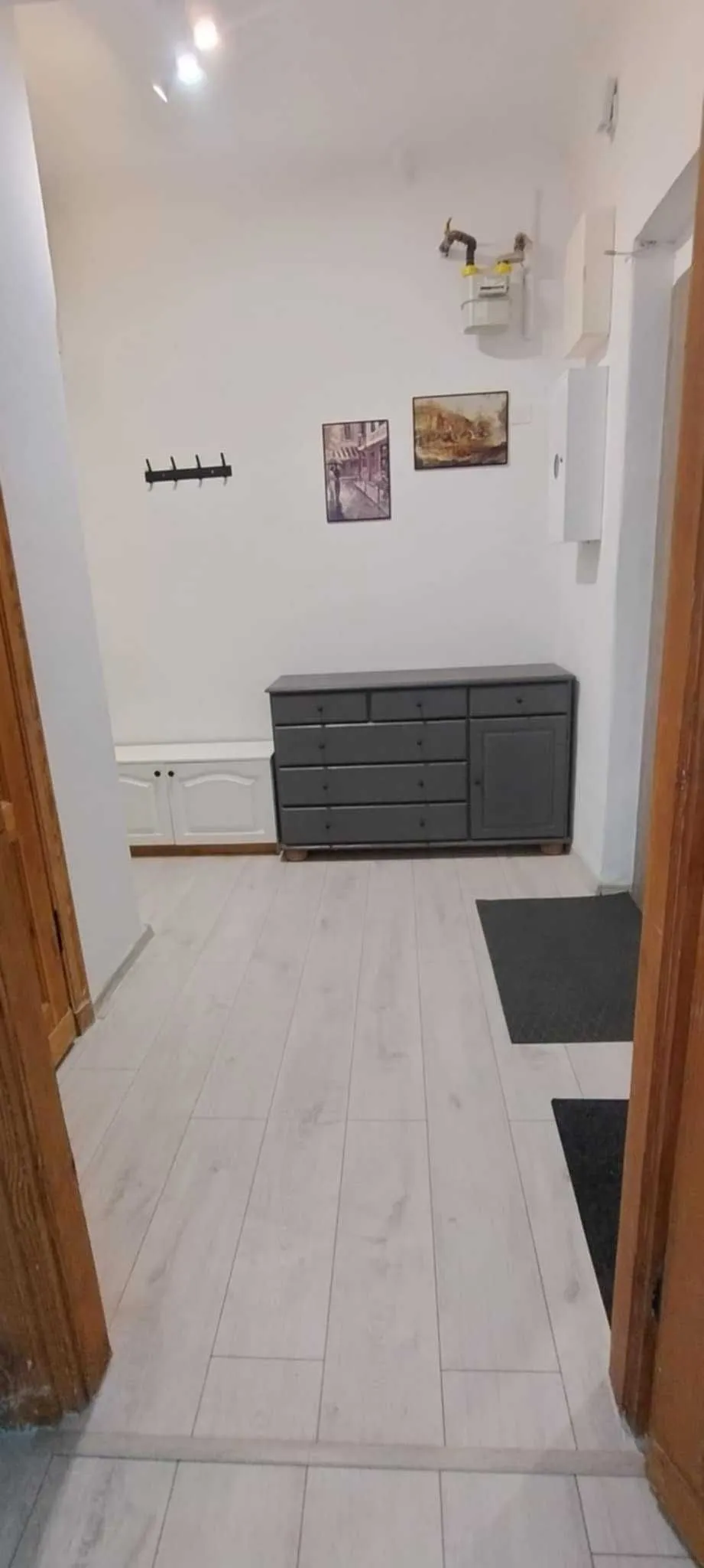 40 m² kawalerka w przedwojennej kamienicy – Al. 3 Maja 2