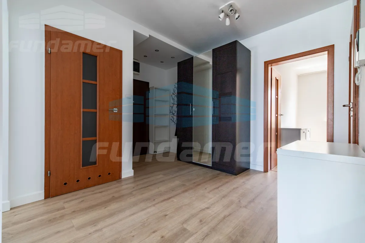 2 pokoje Egejska, loggia, p.podziemny, po remoncie 