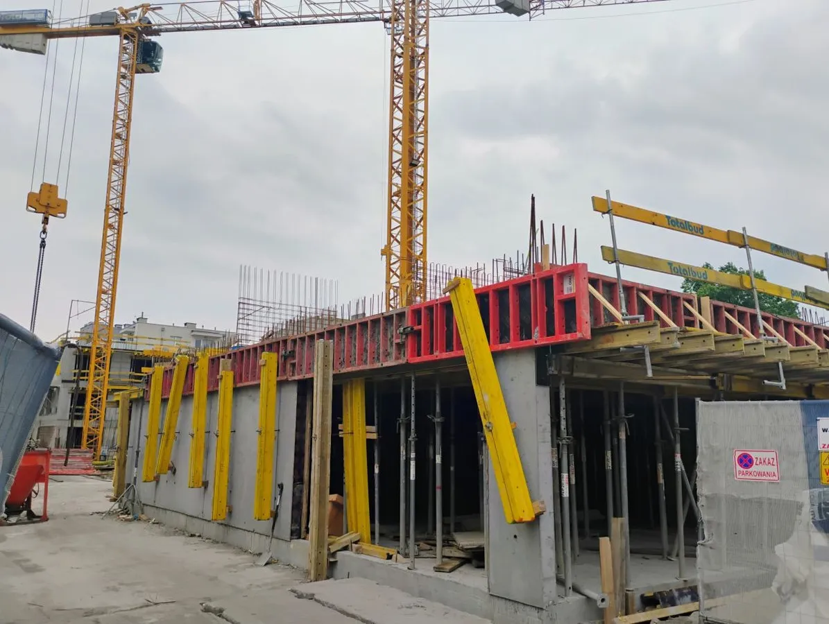 2-pokojowe mieszkanie z dużym balkonem – bliskoSKM 