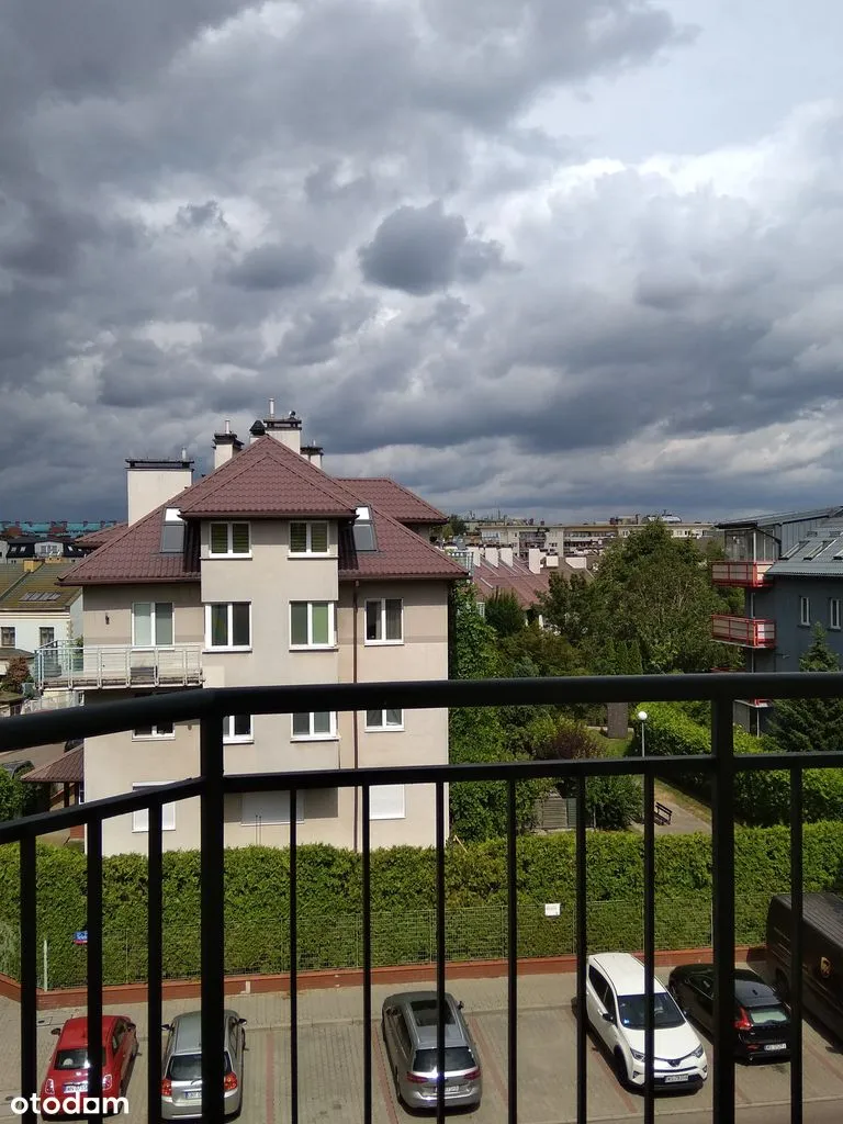 Jasne,ciche 45 m2 z balkonem.Kabaty.Blisko metra,niedaleko lotniska.