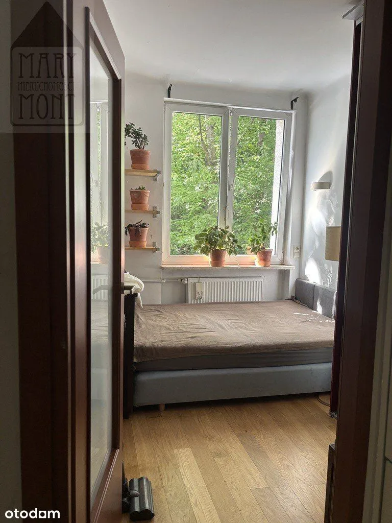 Metro St. Bielany, kamienica, balkon, parking