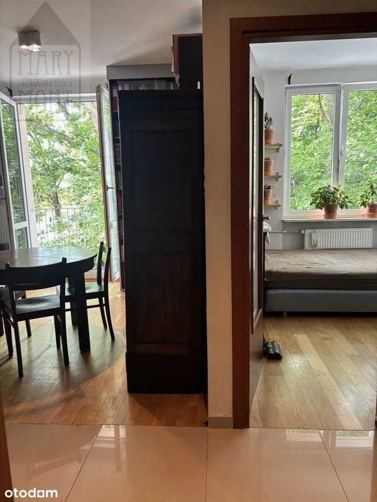 Metro St. Bielany, kamienica, balkon, parking