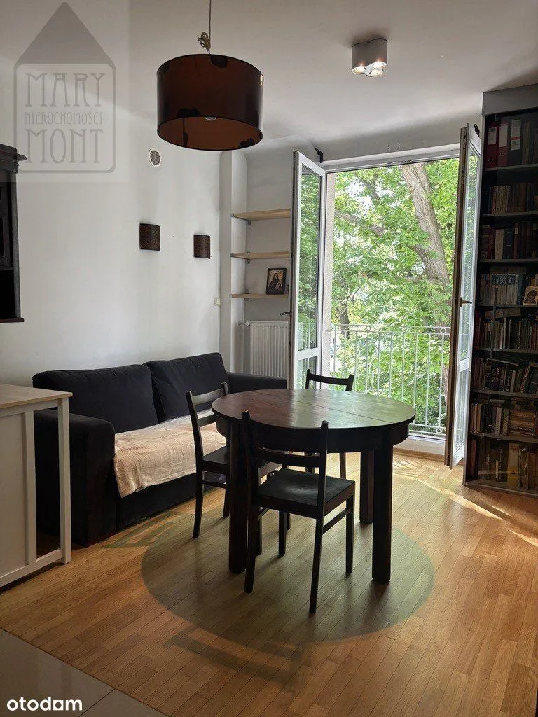 Metro St. Bielany, kamienica, balkon, parking