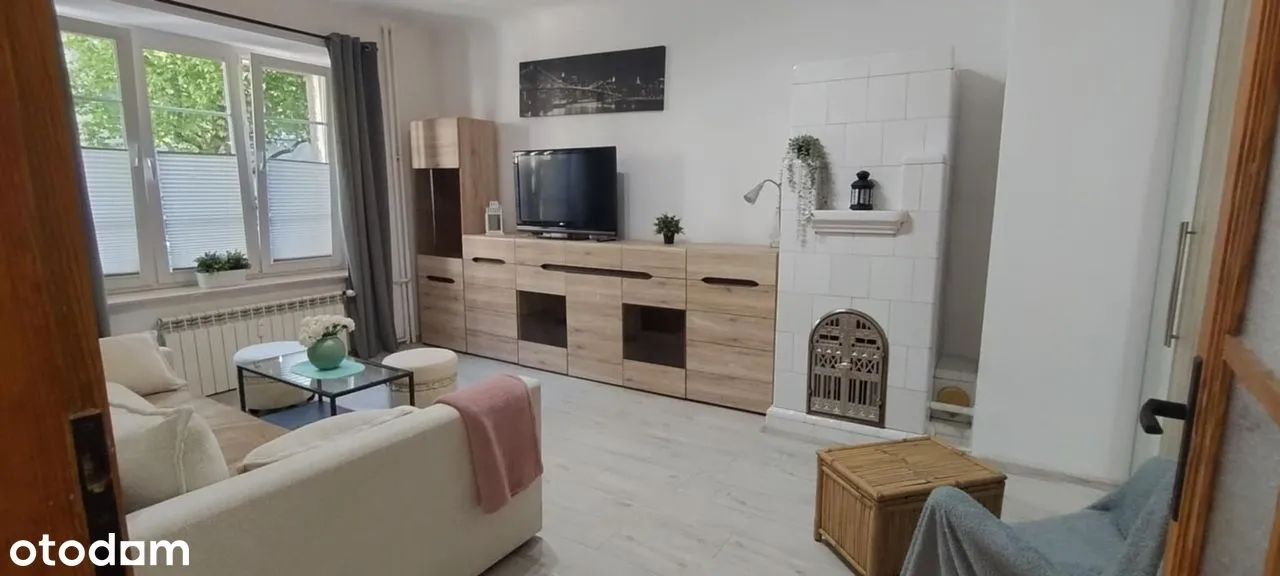 40 m² kawalerka w przedwojennej kamienicy – Al. 3 Maja 2