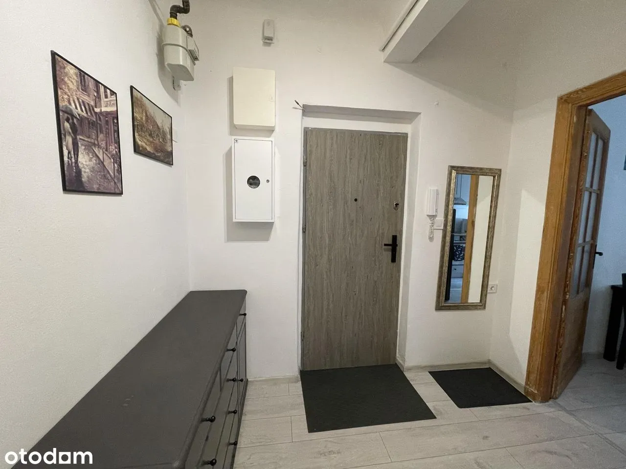 40 m² kawalerka w przedwojennej kamienicy – Al. 3 Maja 2