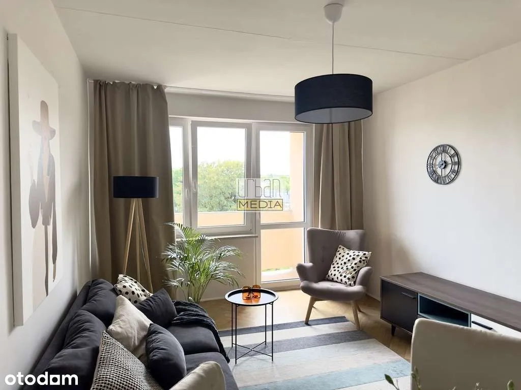 Widok na zieleń balkon metro Księcia Janusza