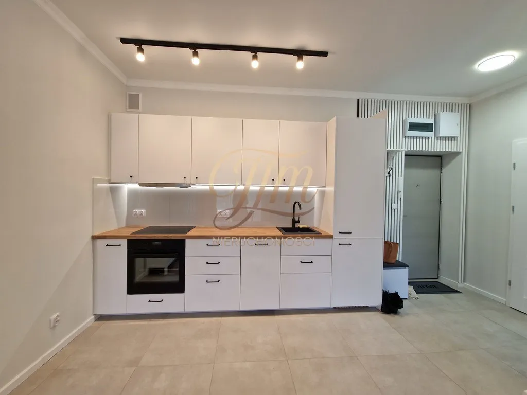 Po remoncie przedwojenna kamienica balkon winda 