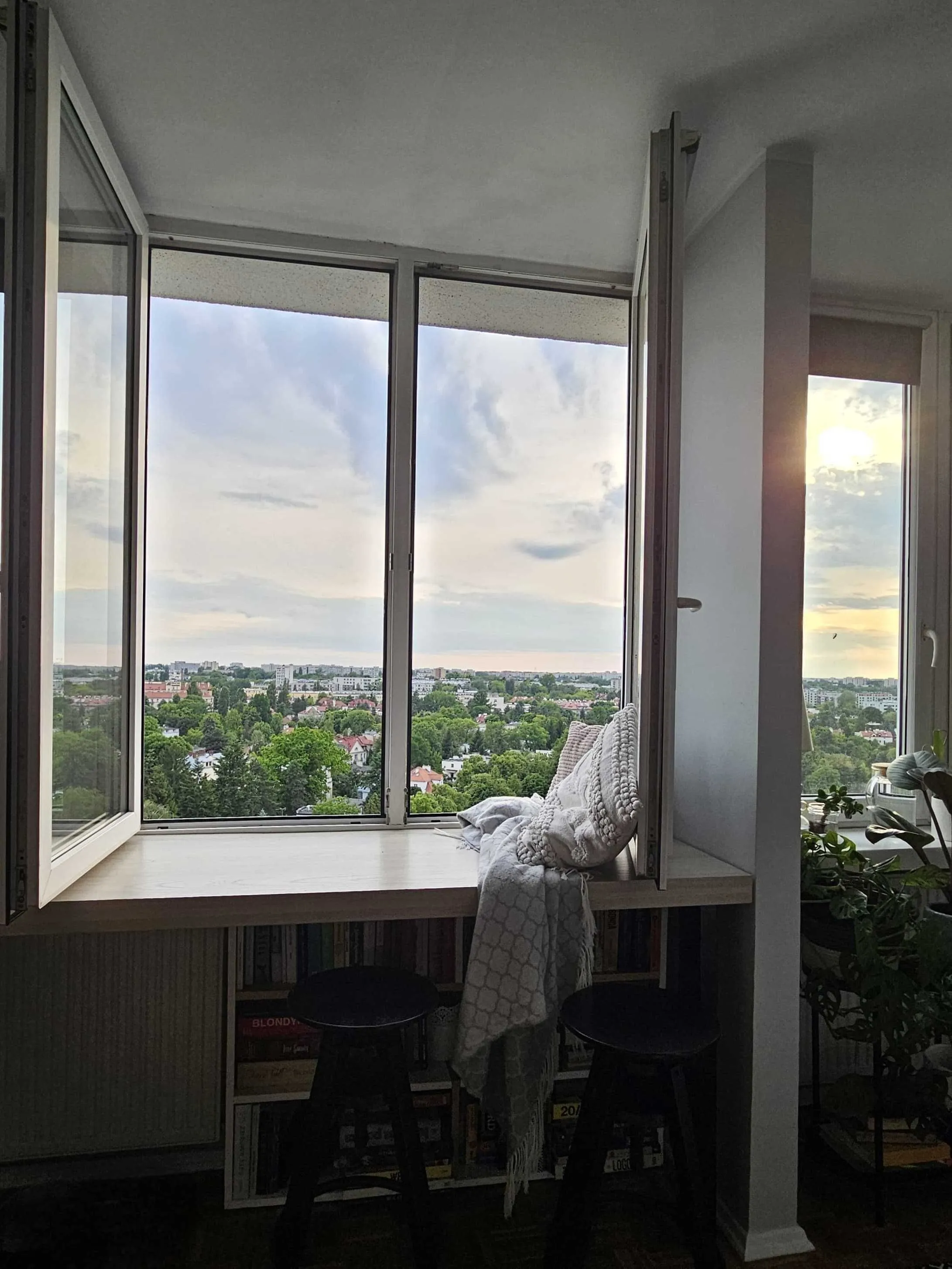 Klimatyczne 2 pokoje z panoramicznym widokiem – Żoliborz Dziennikarski