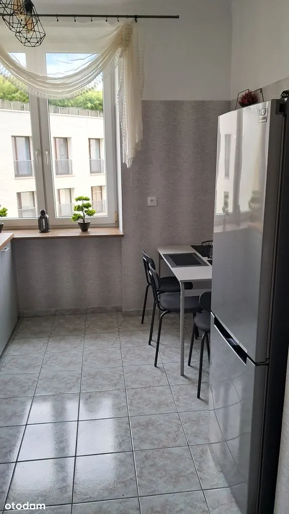 Sprzedam 3 pokojowe mieszkanie przy placu Konstytucji