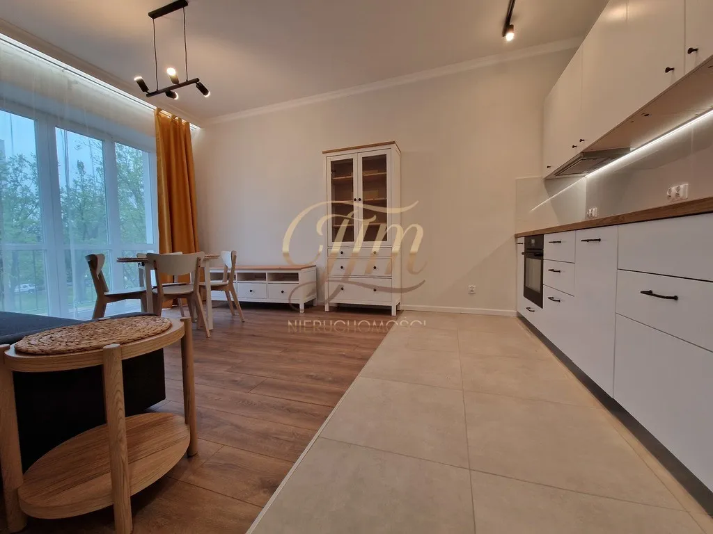 Po remoncie przedwojenna kamienica balkon winda 