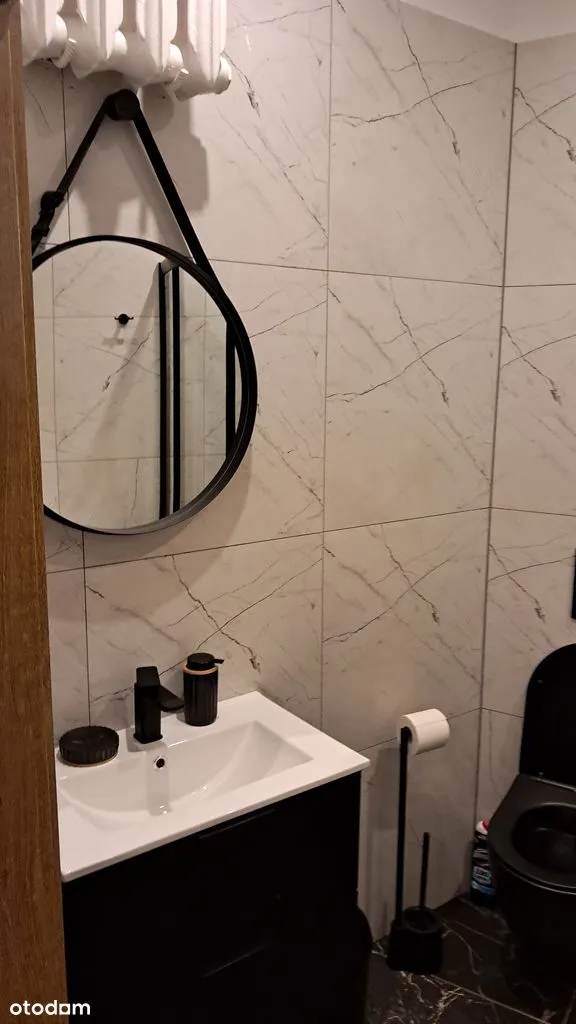 Sprzedam 3 pokojowe mieszkanie przy placu Konstytucji