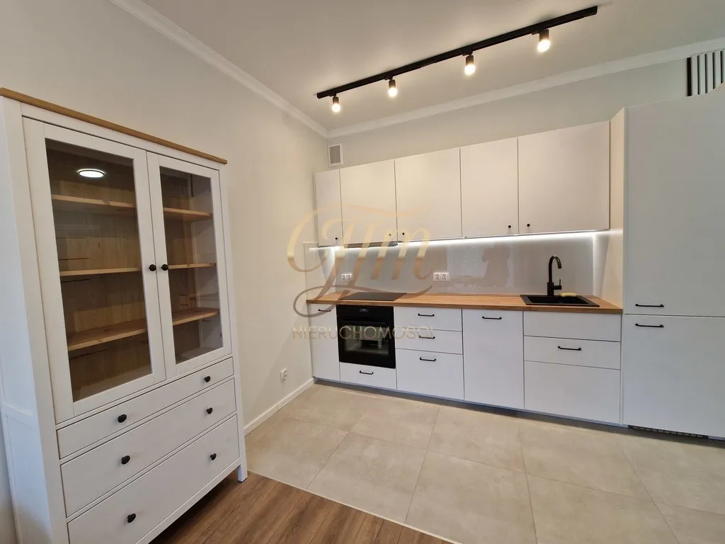 Po remoncie przedwojenna kamienica balkon winda 