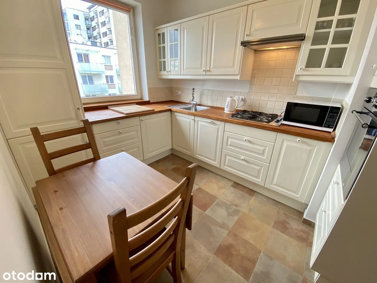 2 oddzielne pok | 52m2 | Oddzielna kuchnia | Balkon | Blisko tramwaj