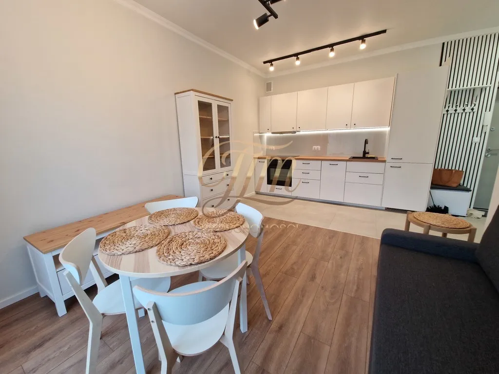 Po remoncie przedwojenna kamienica balkon winda 