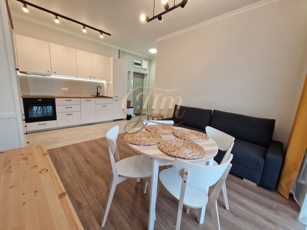 Po remoncie przedwojenna kamienica balkon winda 